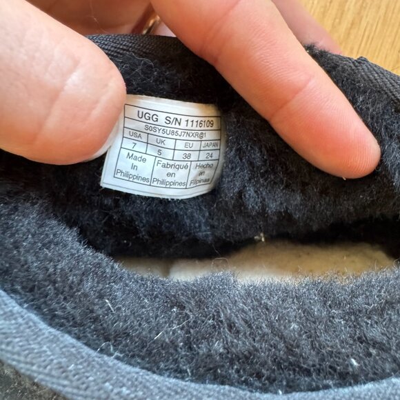 UGG Women's Classic Ultra Mini Boot - Black Sz 7 - Picture 5 of 5